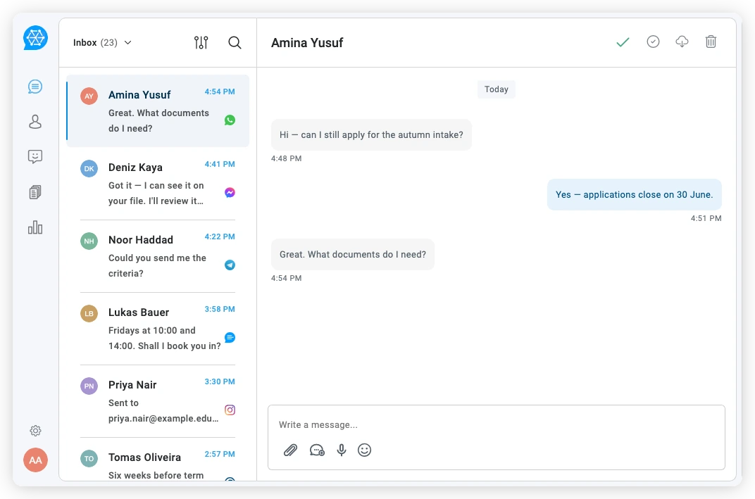 صندوق الوارد المشترك في Chat Board مع محادثات واردة من WhatsApp وMessenger وTelegram وInstagram